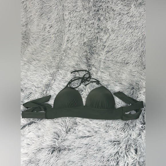 BUNDLE of Medium size bikini tops 1 Abercrombie 2 Aerie EUC - Picture 9 of 10